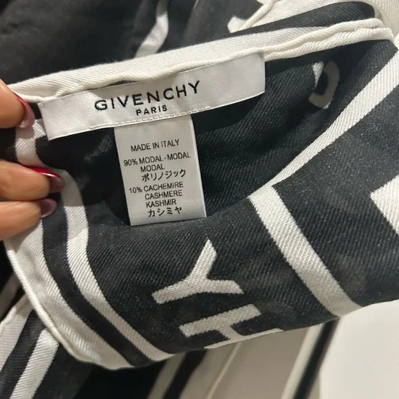 Givenchy scarf - Picture 3 of 3